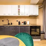 -city Haven Retreat- Elegant 2bd On Bulgaria Blv By Flat Mаnager شقة *