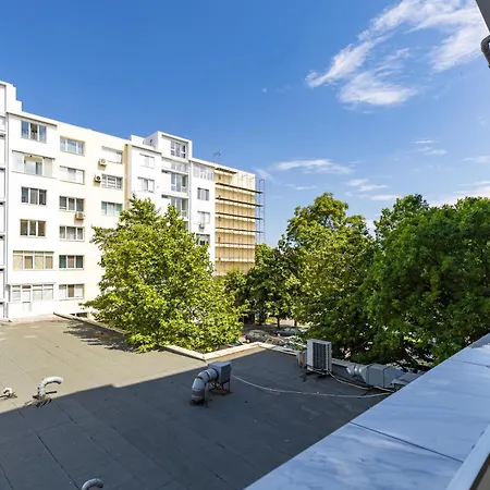 -city Haven Retreat- Elegant 2bd On Bulgaria Blv Apartment Plovdiv